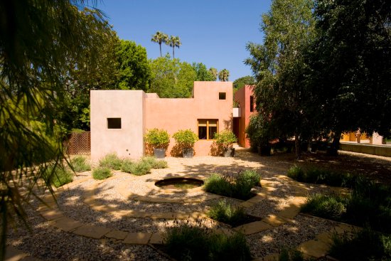 Mandeville Canyon modern home garden landscape design