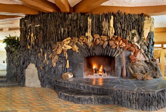 Charlevoix. Earl Young stone buildings. The Weathervane Terrace Hotel.