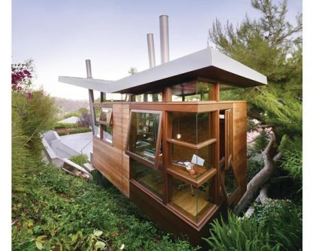 A grown-up tree house in Los Angeles uses stacked corner and tilt-out windows to bring in views of the surrounding treetops. Project: Tree House, Los Angeles; Architect: Rockefeller Partners, El Segundo, Calif.; Builder: Preis Construction, Santa Monica, Calif.