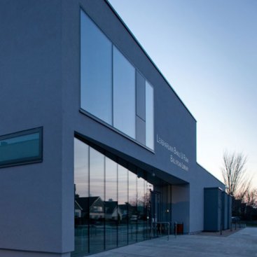 Two+new+entrances+are+provided%2c+one+to+the+north+and+one+to+the+south%2c+accessed+from+the+shared+space%2c+entering+into+the+double+height+internal+street