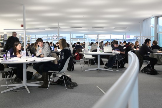 Rolex Learning Center, EPFL, Lausanne, Switzerland. Interior view of the library space.