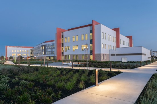 The building folds and bends to create an open embrace of the exterior gardens. Window shapes and concrete ribbing around windows are variable to visually provide relief on the façade.