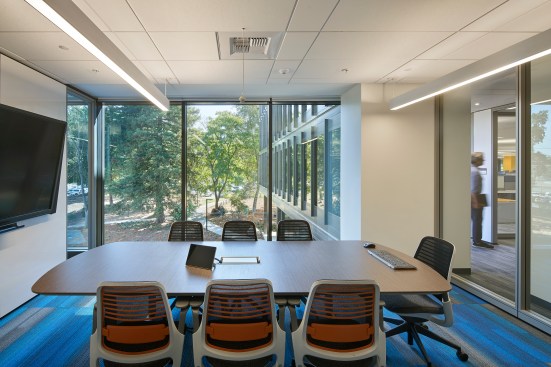 Standard ceiling tile systems are designed to respect the five-foot building grid and are well lit to create a greater feeling of volume. A light, neutral palette of finishes is punctuated with pops of color to promote wayfinding. Haworth Enclose architectural wall systems were used for ease of reconfiguration, as needed. 