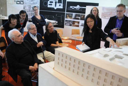 Yale Davenport Visiting Professor Frank Gehry, Stanely Tigerman, Eeva Liisa Pelkonen and Patrick Bellew, with student