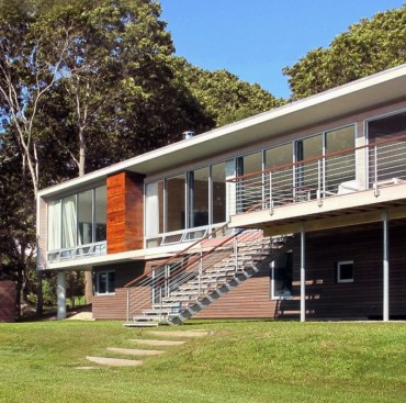 The river side of the house is defined as a large frame with subtle material and proportional modulations