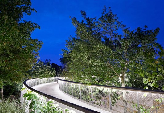 The+Texas+Skywalk+is+a+240+foot+long+steel-framed+structure%2c+%e2%80%9cspine+of+the+garden%2c%e2%80%9d+with+integrated+lighting.