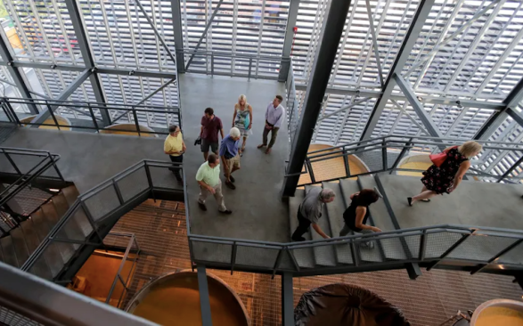 The public passageway allows visitors to meander through the Manufacturing Atrium without interrupting the work going on there.