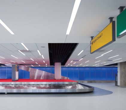 Baggage claim areas are on the lower level, directly below the main ticketing hall. These carousels are merely the public face to an extensive baggage handling system that snakes throughout the entire terminal building.