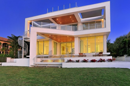 The rear covered balcony takes advantage of maximizing the views with glass railings and free spanned structure.