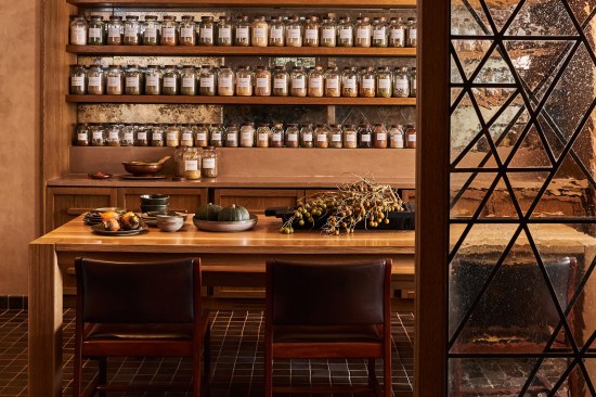 Kitchen / herbal mixing station