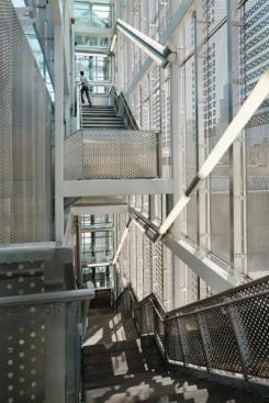 The+stair+towers%e2%80%99+glass+enclosure+is+covered+in+perforated+stainless+steel+panels+to+prevent+graffiti.+Only+the+elevator+cores+were+left+simply+glazed.+%e2%80%9cThose+are+all+exposed%2c%e2%80%9d+Ross+Barney+explains%2c+%e2%80%9cbecause+if+people+can+be+seen%2c+then+they+feel+safer.%e2%80%9d