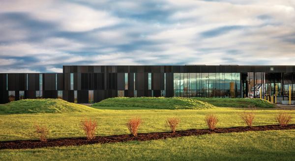 Ample+glazing+allows+transparency+into+and+out+of+the+station.