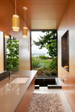 Platinum House bathroom