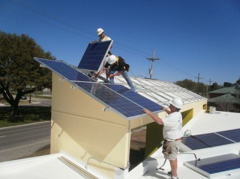 The lot on which the Sunshower SSIP model sits runs North-South, so the design allowed for solar panels—mounted above the house’s front façade and tilted at a 30-degree angle—to have maximum exposure to sunlight.