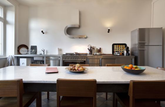 Intrigue’s wall-mount design comes in stainless steel with a paintable range hood. It can be used in ducted or non-ducted applications and features a multi-speed control and 400 CFM blower.