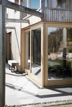 Island Cottage by Paul Cashin Architects