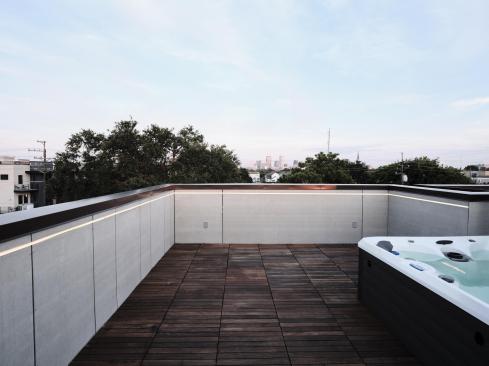 Front Unit.  Roof Deck