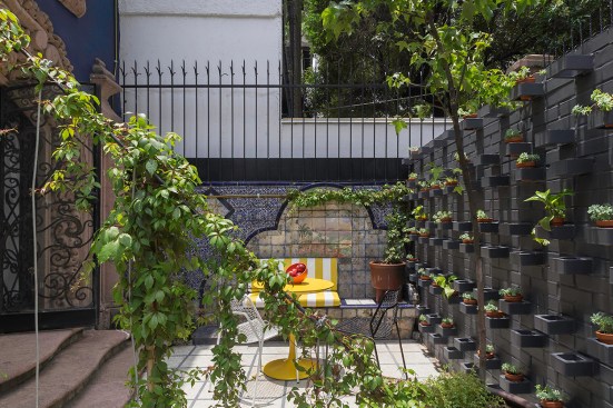 HotelPug Seal - German Velasco Arquitectos