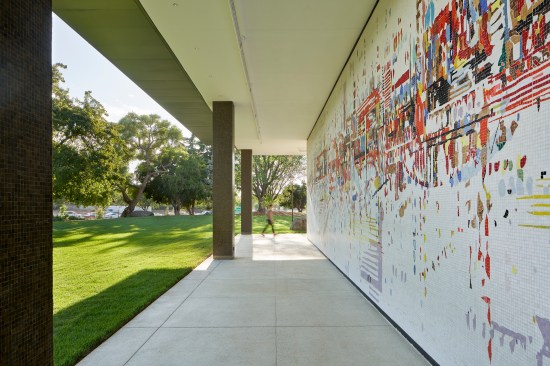 Along with SMUD, Dreyfuss + Blackford decided an art piece that was bright and beautiful would increase interest in the building when viewed both at a distance, through the trees, and up close as people walked under the surrounding portico. 