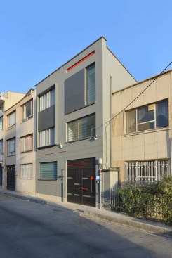 Varesh Building / Arel Architects Group