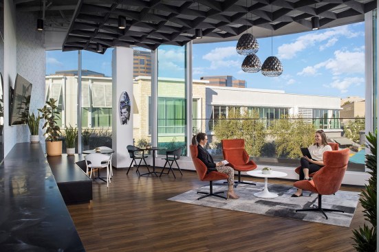 Uninterrupted floor to ceiling windows welcome both office workers to enjoy the beautiful scenery and mall guests to view inside this modern lounge space