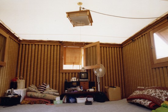 Paper+Log+House%2c+Kobe%2c+by+Shigeru+Ban+Architects