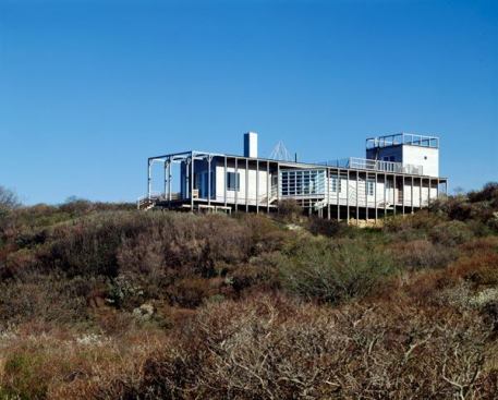 The+house+featured+an+inside-out+balloon+frame.