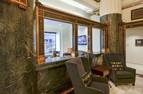 Barnes+%26+Thornburg+Lobby+Renovation%2c+Indianapolis%2c+Ind.%2c+by+Schmidt+Associates