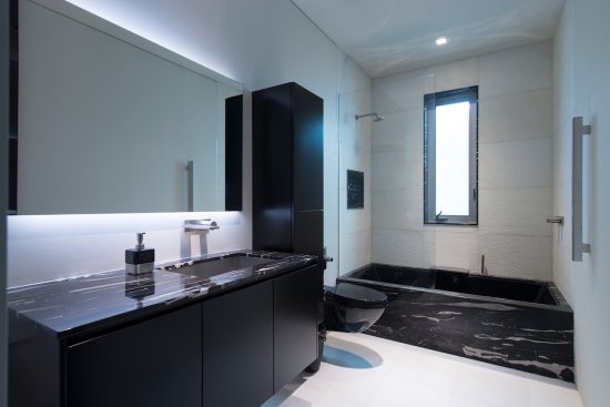 Georgina Avenue Santa Monica modern home minimalist black and white bathroom