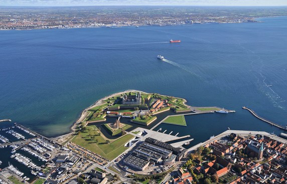 Aerial+showing+the+castle+and+the+new+museum.