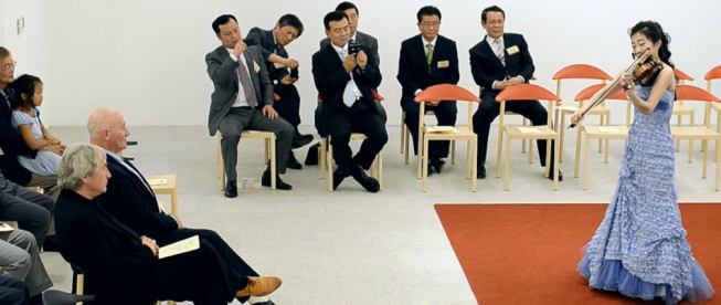 Steven Holl and others take in a performance in the Daeyang Gallery and House.