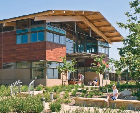 The library building is centrally located between the upper school and middle school quads. The building uses a material palette similar to that of the classroom buildings, but its peaked wooden roof differentiates it from other buildings on campus.
