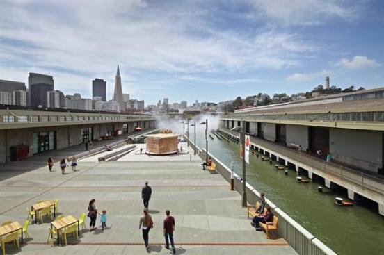 The+public+plaza+(shown+here+looking+back+toward+the+city+of+San+Francisco)+features+many+exhibits+available+to+the+public%2c+and+others+that+are+reserved+for+ticketed+museumgoers.