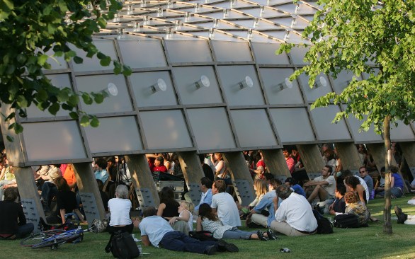 Serpentine+Gallery+Pavilion+2005%2c+designed+by+%c3%81lvaro+Siza%2c+and+Eduardo+Souto+de+Moura+with+Cecil+Balmond+%2f+Arup