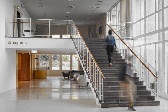 Michael Sela Auditorium_Weizmann Institute of Science_HQ Architects_Entry Lobby 