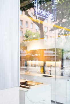 049.BODELEC Reform of a commercial office for a kitchens showroom space 
