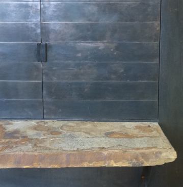 Adding to the sense of place are industrial and natural elements collaged with an artist’s touch. The fireplace surround is locally milled steel, with a cantilevered stone bench.