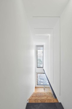 Varesh Building / Arel Architects Group