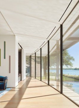 Curvilinear window wall