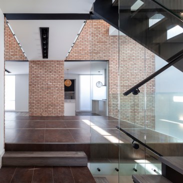 Out(side)In House / entry foyer