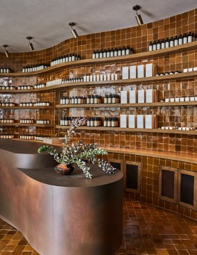 Spa entry / retail