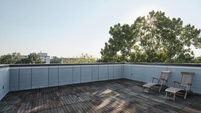 Rear Unit.  Roof Deck