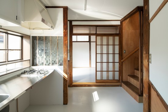 Every original glass has its unique texture, giving to each space its own atmosphere