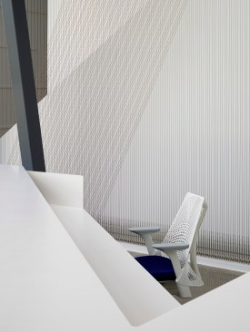 No detail is without opportunity.  The moiré cable wall, structural members, and 
Sayl Chair from Herman Miller relate to one another.  
