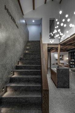 staircase leading to 2nd floor