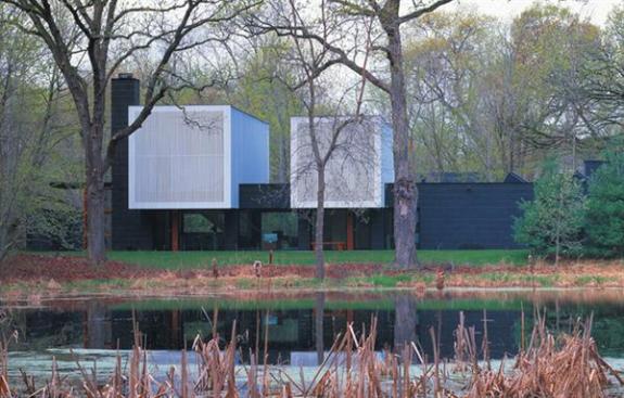 "In a way its a horizontal tower house you rise above the site and experience the ephermeral quality of being above the trees," said one judge. "It finds and draws out diversity in the landscape."