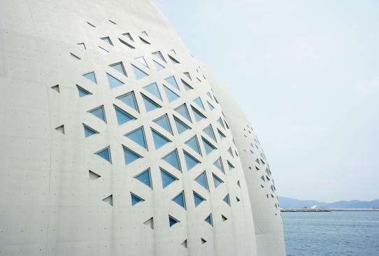 The ocean-facing western façade of the Theme Pavilion comprises solid concrete to withstand the natural elements.