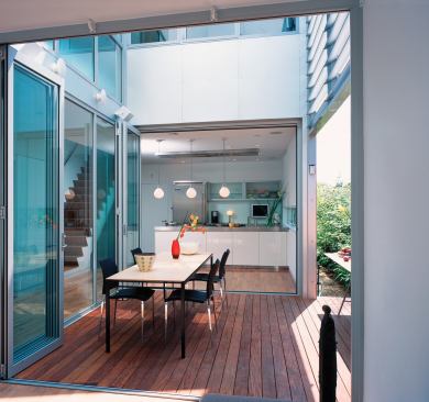 Custom Home, March-April 2009  Kitchen & Bath Design Guide  Custom Kitchen, Los Angeles  lee + mundwiler architects, Los Angeles A Los Angeles kitchen receives light and breezes from a louver-walled courtyard.