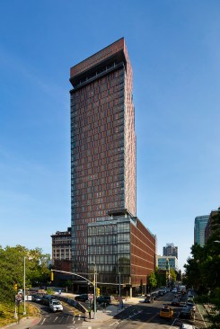 The Overlook, on the 33rd floor, is a lounge and terrace for residents with expansive city views