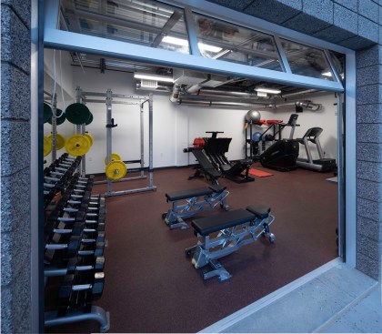The gym, a space where firemen spend time daily, incorporate a glass roll-up door that provides natural ventilation, daylight, and views allowing for a direct connection to the desert hills beyond.